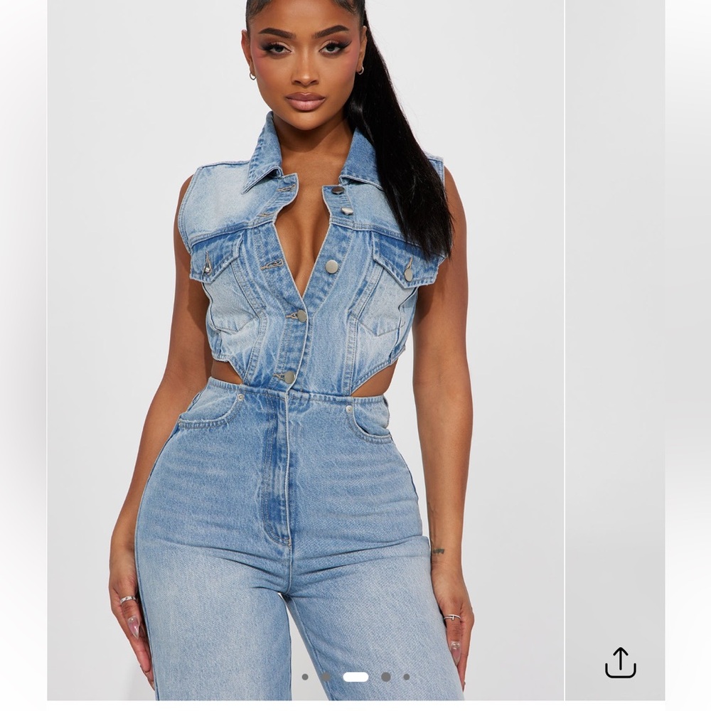 Baylin Light Wash Denim Jumpsuit FASHION NOVA **Brand New** Never worn.